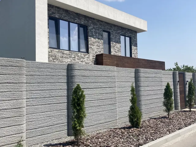"Chain" Fence